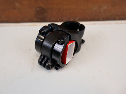 Vorbau von Bontrager, BONTRAGER LINE PRO 35 BLENDR-VORBAU 0 GRAD X 35MM SCHWARZ / HAN 599084 vor USEDBIKES-OB.DE Hintergrund