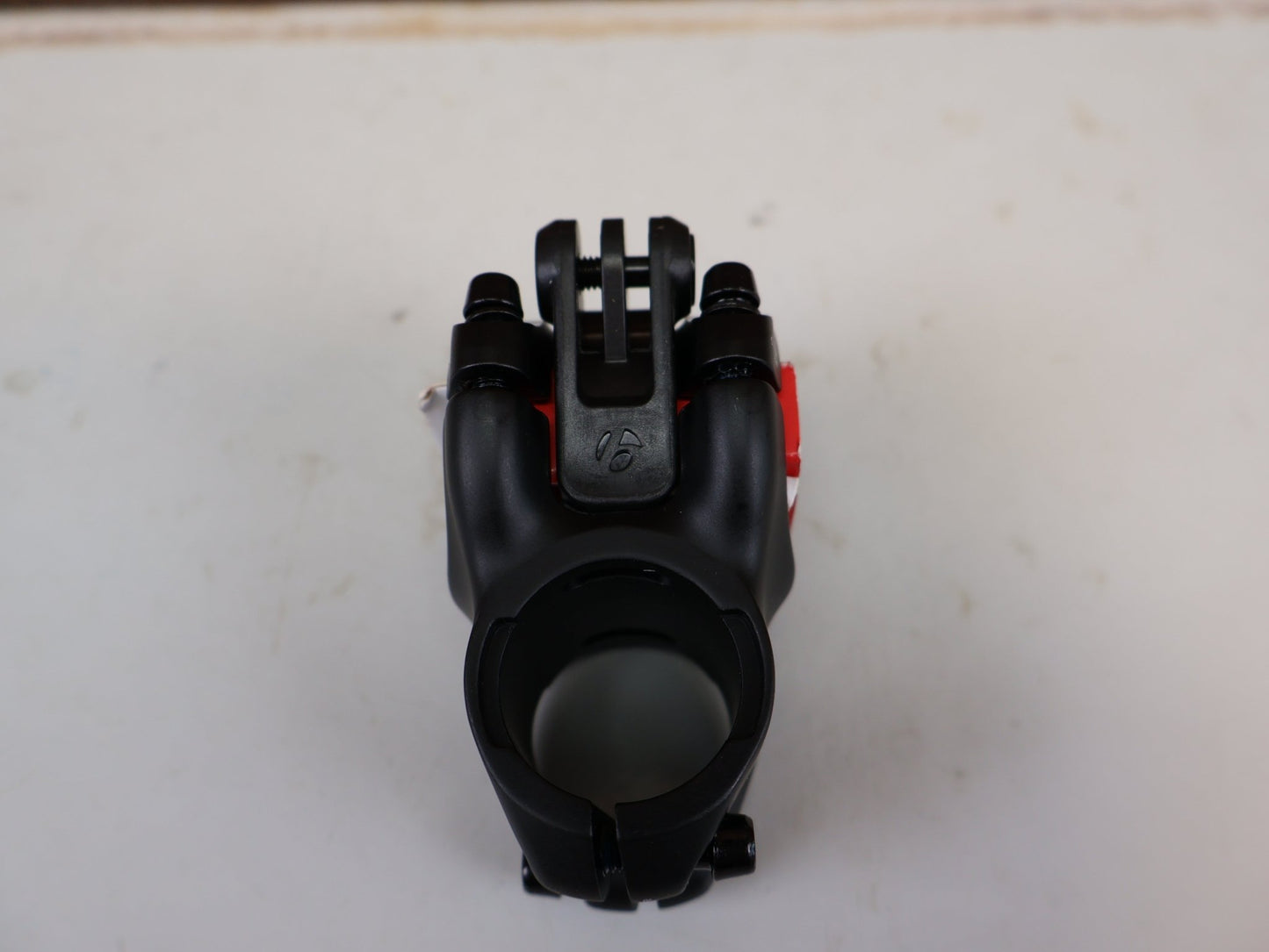 Vorbau von Bontrager, BONTRAGER LINE PRO 35 BLENDR-VORBAU 0 GRAD X 35MM SCHWARZ / HAN 599084 vor USEDBIKES-OB.DE Hintergrund
