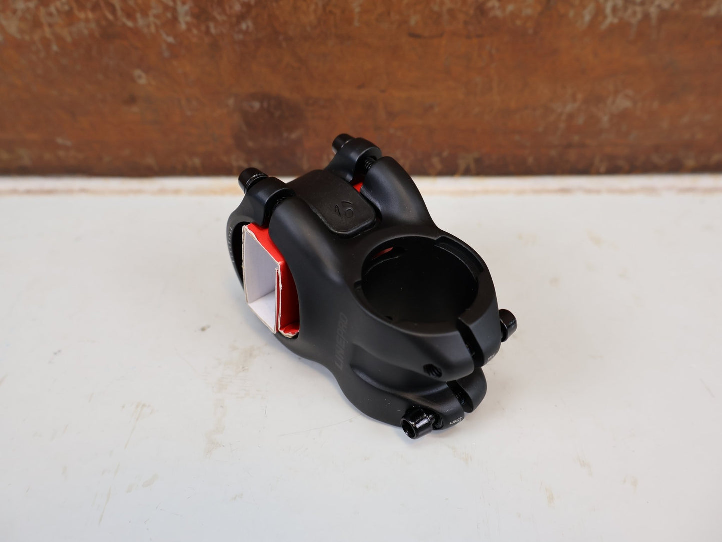 Vorbau von Bontrager, BONTRAGER LINE PRO 35 BLENDR-VORBAU 0 GRAD X 35MM SCHWARZ / HAN 599084 vor USEDBIKES-OB.DE Hintergrund