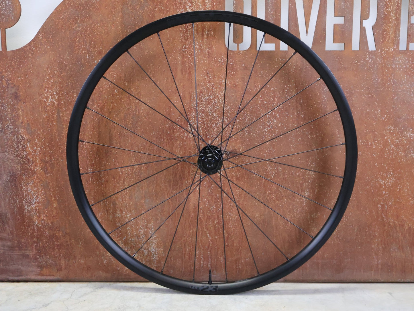 Laufrad/Laufradsatz von Bontrager, BONTRAGER PARADIGM 23 TLR ROAD LAUFRADSATZ DISC vor USEDBIKES - OB.DE Hintergrund