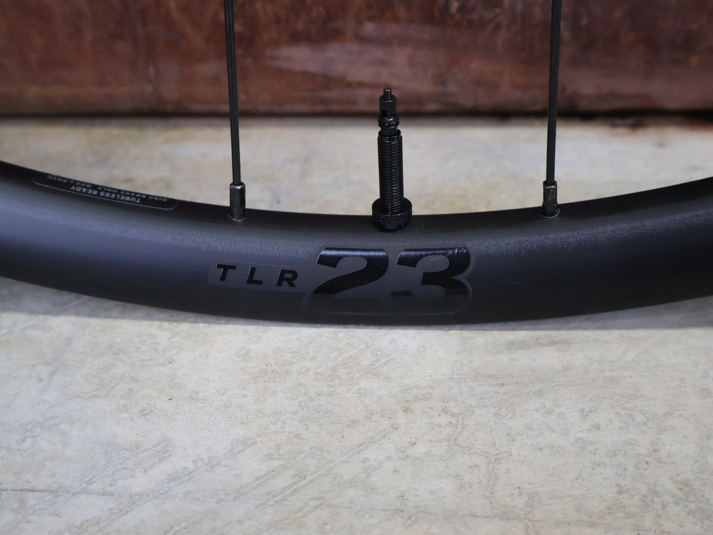 Laufrad/Laufradsatz von Bontrager, BONTRAGER PARADIGM 23 TLR ROAD LAUFRADSATZ DISC vor USEDBIKES - OB.DE Hintergrund