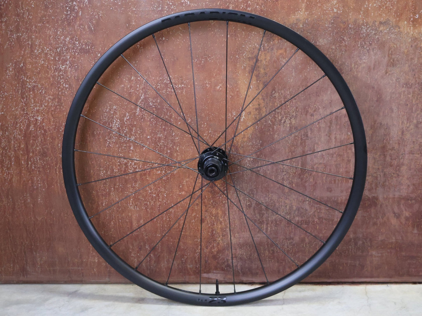 Laufrad/Laufradsatz von Bontrager, BONTRAGER PARADIGM 23 TLR ROAD LAUFRADSATZ DISC vor USEDBIKES - OB.DE Hintergrund