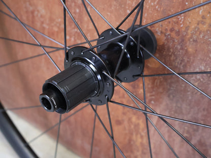 Laufrad/Laufradsatz von Bontrager, BONTRAGER PARADIGM 23 TLR ROAD LAUFRADSATZ DISC vor USEDBIKES - OB.DE Hintergrund