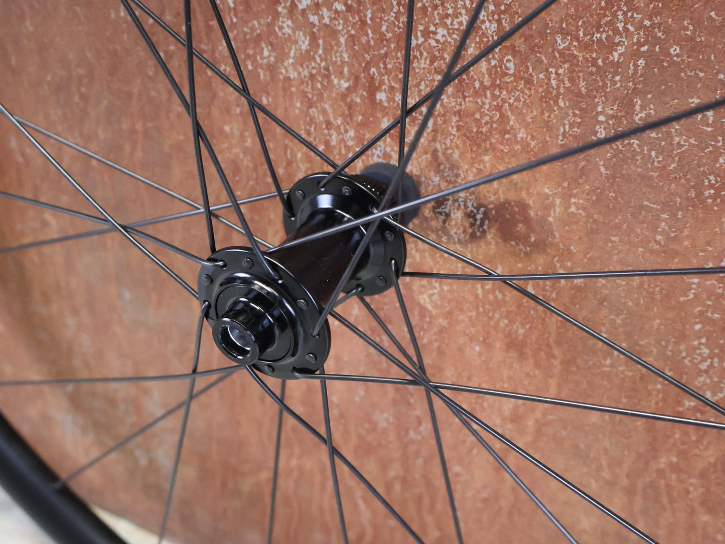 Laufrad/Laufradsatz von Bontrager, BONTRAGER PARADIGM 23 TLR ROAD LAUFRADSATZ DISC vor USEDBIKES - OB.DE Hintergrund