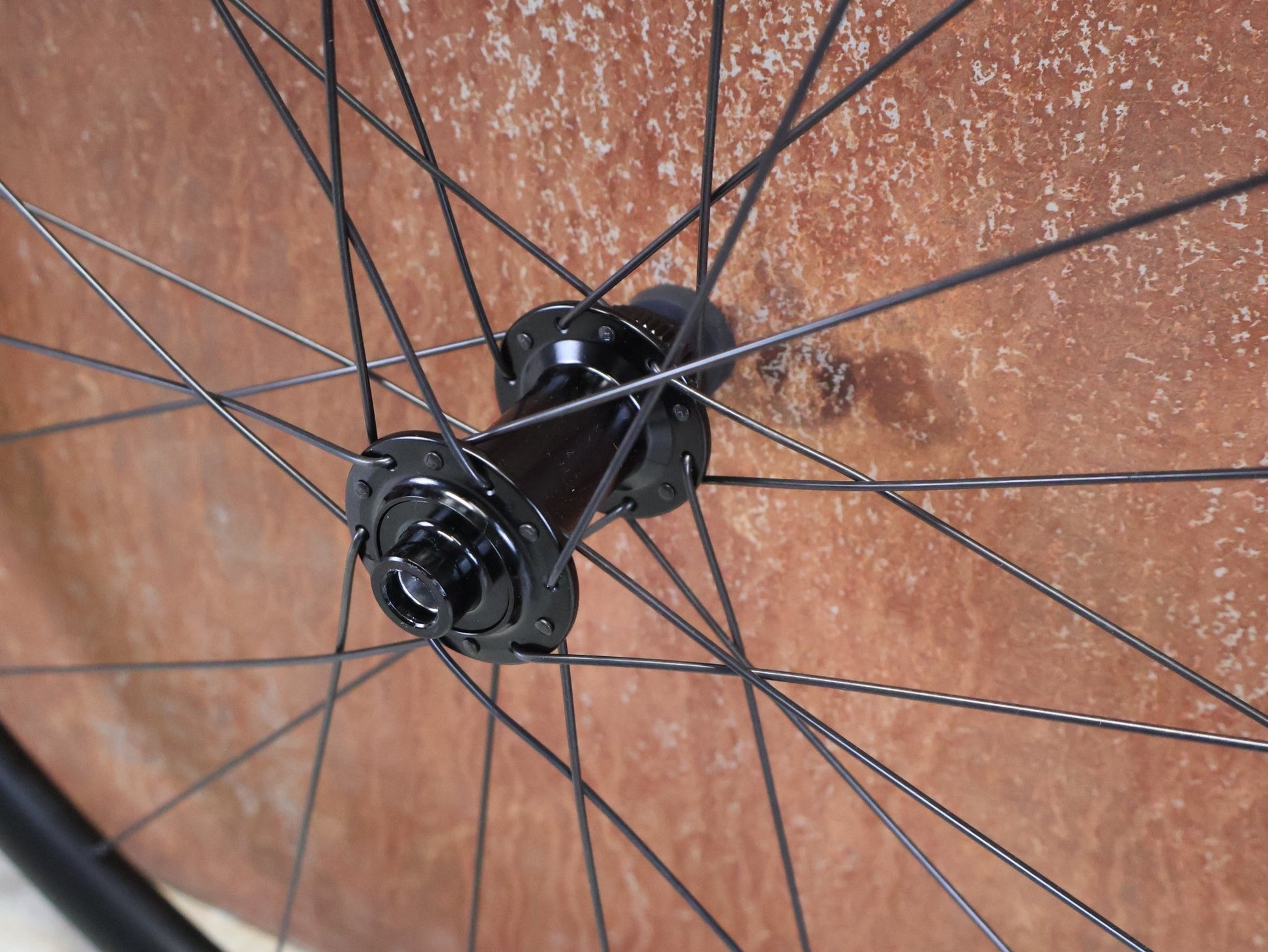 Laufrad/Laufradsatz von Bontrager, BONTRAGER PARADIGM 23 TLR ROAD LAUFRADSATZ DISC vor USEDBIKES - OB.DE Hintergrund