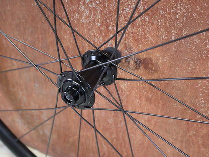 Laufrad/Laufradsatz von Bontrager, BONTRAGER PARADIGM 23 TLR ROAD LAUFRADSATZ DISC vor USEDBIKES - OB.DE Hintergrund