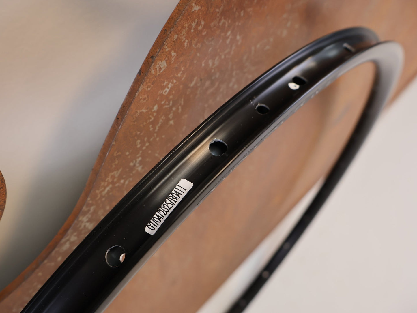 Zubehör von Bontrager, BONTRAGER PARADIGM TLR DISC 700C FELGE 28 LOCH vor USEDBIKES-OB.DE Hintergrund