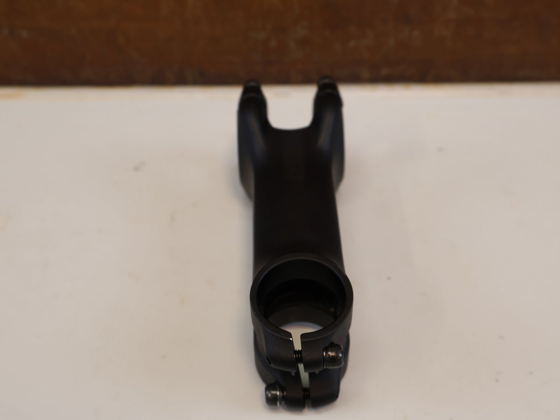 Vorbau von Bontrager, BONTRAGER PRO BLENDR VORBAU / 100 MM / 7° WINKEL / 31,8 MM LENKER vor USEDBIKES-OB.DE Hintergrund