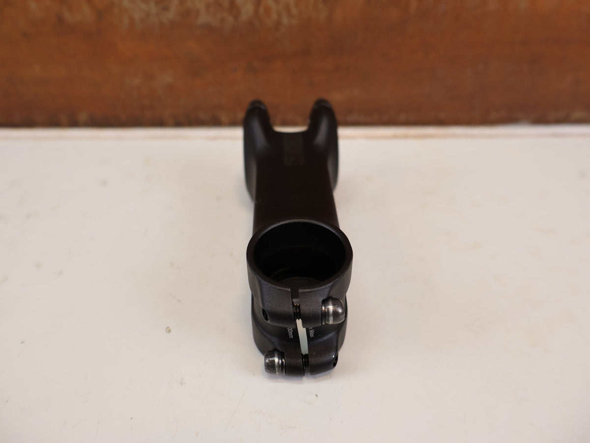 Vorbau von Bontrager, BONTRAGER PRO BLENDR VORBAU 100MM 7 GRAD 31.8 MM SCHWARZ 564745 vor USEDBIKES-OB.DE Hintergrund