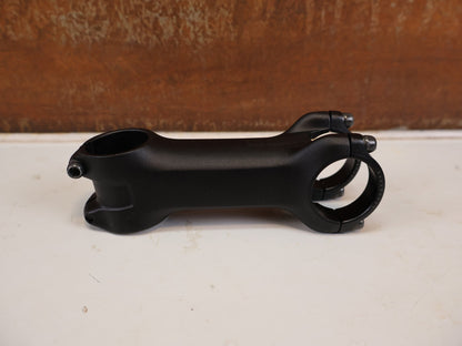 Vorbau von Bontrager, BONTRAGER PRO BLENDR VORBAU 100MM 7 GRAD 31.8 MM SCHWARZ 564745 vor USEDBIKES-OB.DE Hintergrund