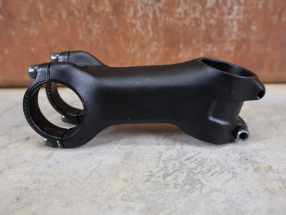 Vorbau von Bontrager, BONTRAGER PRO BLENDR VORBAU – 90 MM / −17° / 31,8 MM vor USEDBIKES - OB.DE Hintergrund