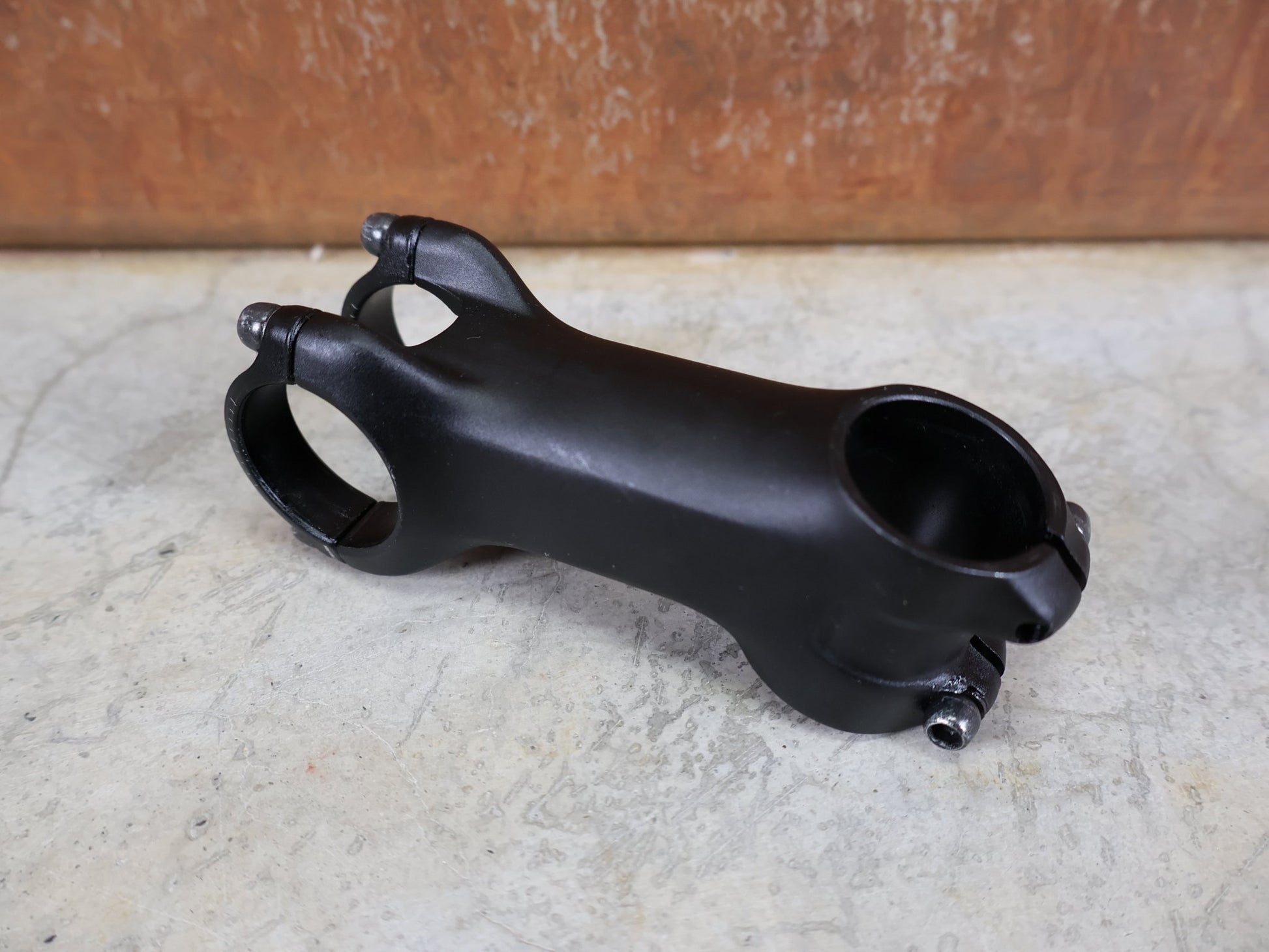 Vorbau von Bontrager, BONTRAGER PRO BLENDR VORBAU – 90 MM / −17° / 31,8 MM vor USEDBIKES - OB.DE Hintergrund