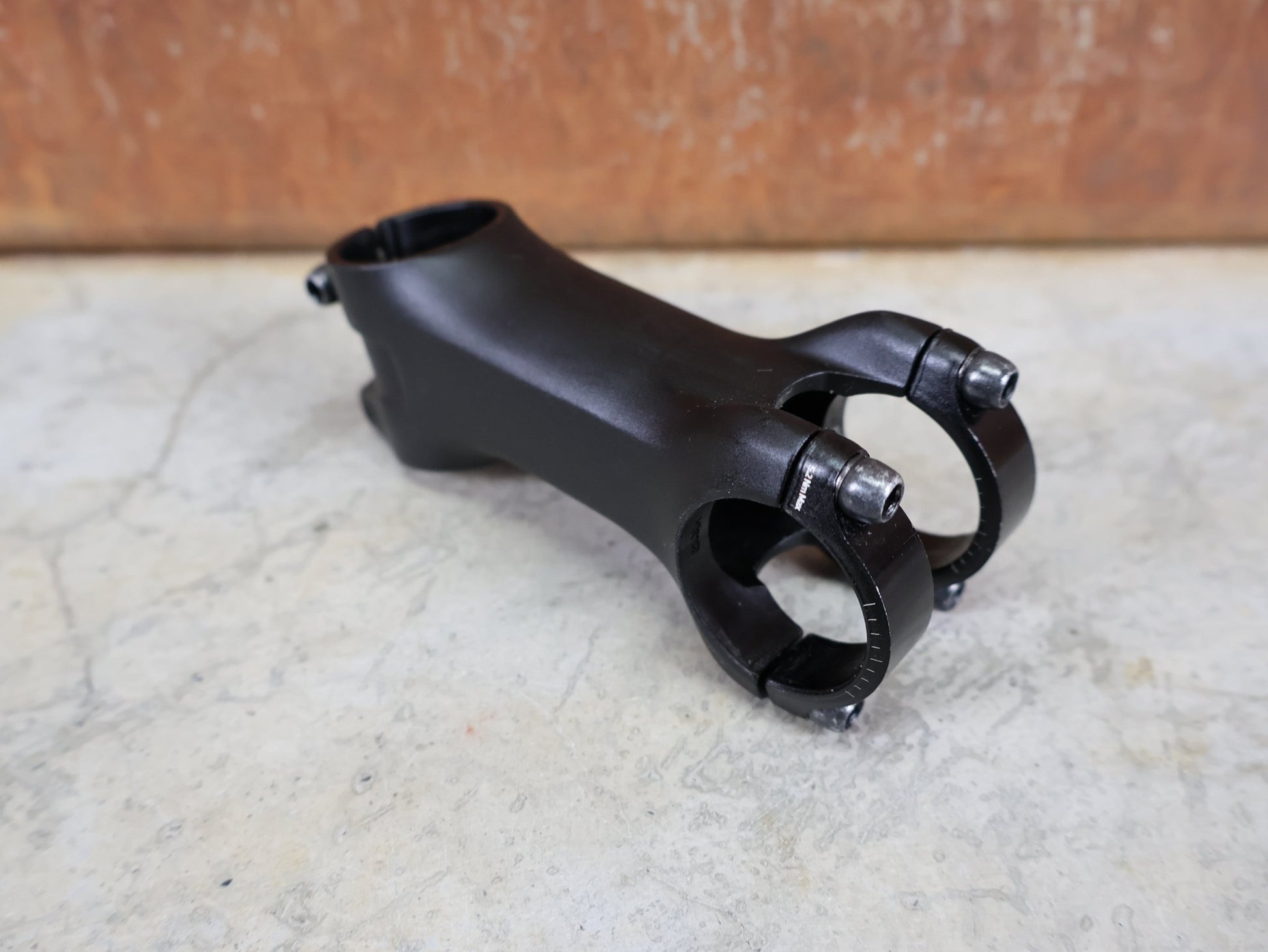 Vorbau von Bontrager, BONTRAGER PRO BLENDR VORBAU – 90 MM / −17° / 31,8 MM vor USEDBIKES - OB.DE Hintergrund