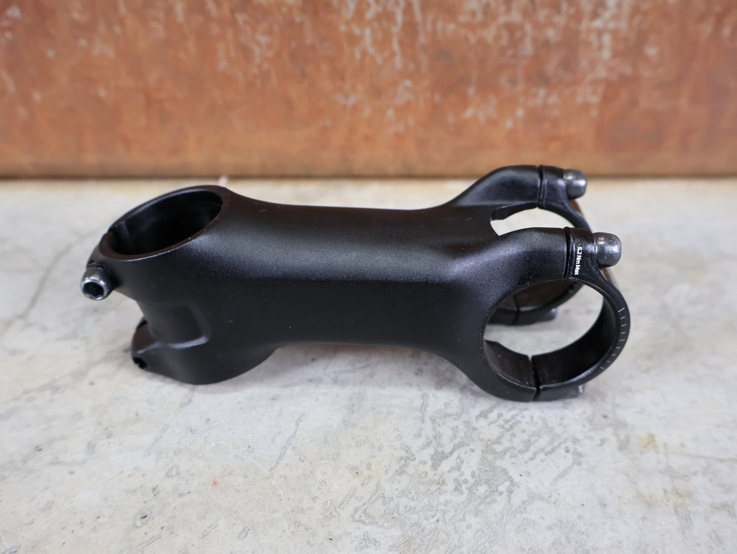 Vorbau von Bontrager, BONTRAGER PRO BLENDR VORBAU – 90 MM / −17° / 31,8 MM vor USEDBIKES - OB.DE Hintergrund