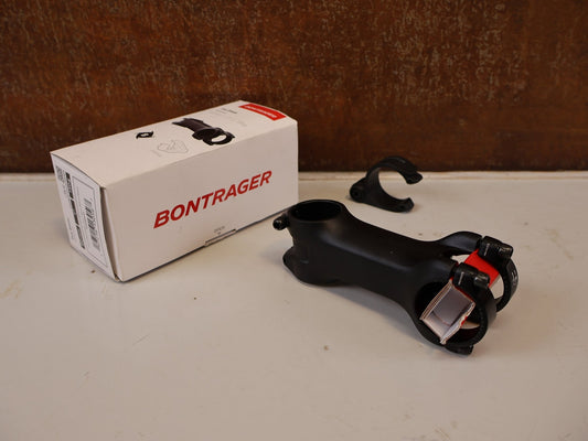 Vorbau von Bontrager, BONTRAGER PRO BLENDR VORBAU 90 MM / 7 GRAD vor USEDBIKES-OB.DE Hintergrund