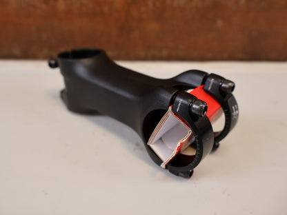 Vorbau von Bontrager, BONTRAGER PRO BLENDR VORBAU 90 MM / 7 GRAD vor USEDBIKES-OB.DE Hintergrund