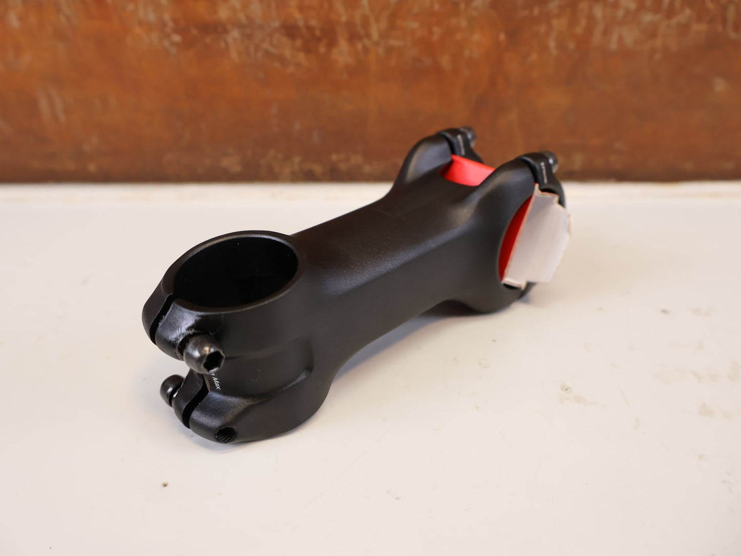 Vorbau von Bontrager, BONTRAGER PRO BLENDR VORBAU 90 MM / 7 GRAD vor USEDBIKES-OB.DE Hintergrund