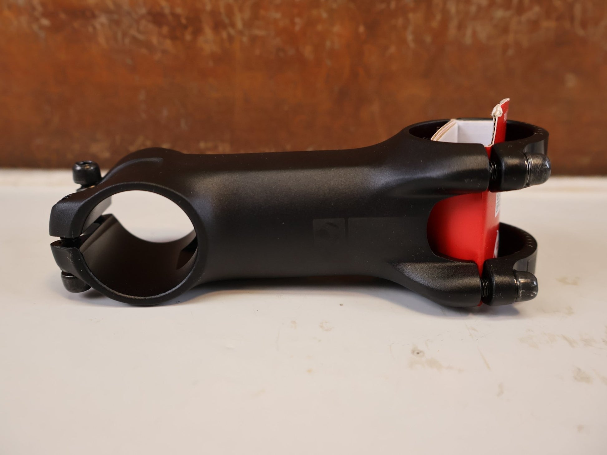Vorbau von Bontrager, BONTRAGER PRO BLENDR VORBAU 90 MM / 7 GRAD vor USEDBIKES-OB.DE Hintergrund