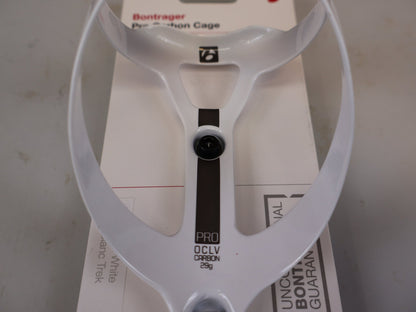 Trinkflaschen und Halter von Bontrager, BONTRAGER PRO CARBON FLASCHENHALTER WEISS vor USEDBIKES-OB.DE Hintergrund