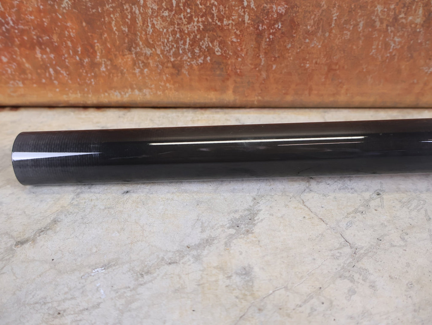 Sattelstütze von Bontrager, BONTRAGER PRO CARBON SATTELSTÜTZE – 31,6 MM – 330 MM – 0 MM OFFSET vor USEDBIKES - OB.DE Hintergrund