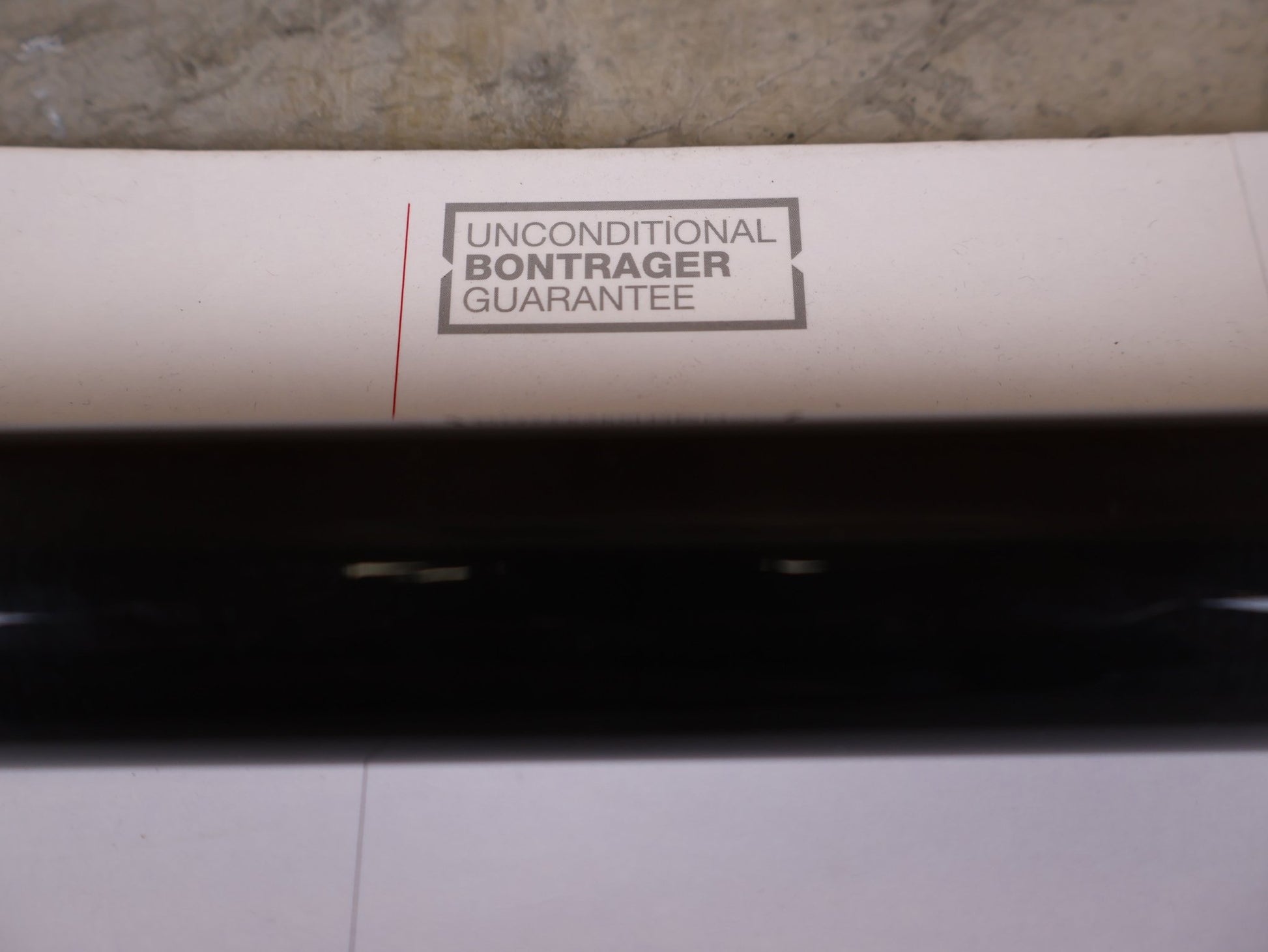 Sattelstütze von Bontrager, BONTRAGER PRO CARBON SATTELSTÜTZE – 31,6 MM – 330 MM – 0 MM OFFSET vor USEDBIKES - OB.DE Hintergrund