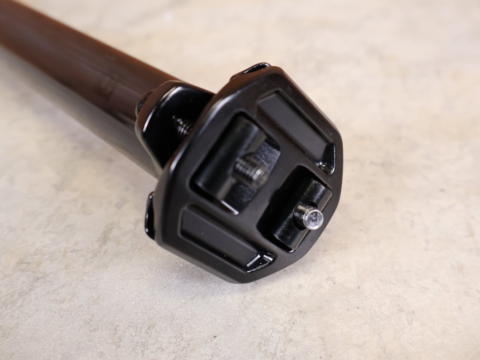 BONTRAGER PRO CARBON SATTELSTÜTZE – 31,6 MM – 330 MM – 0 MM OFFSET –