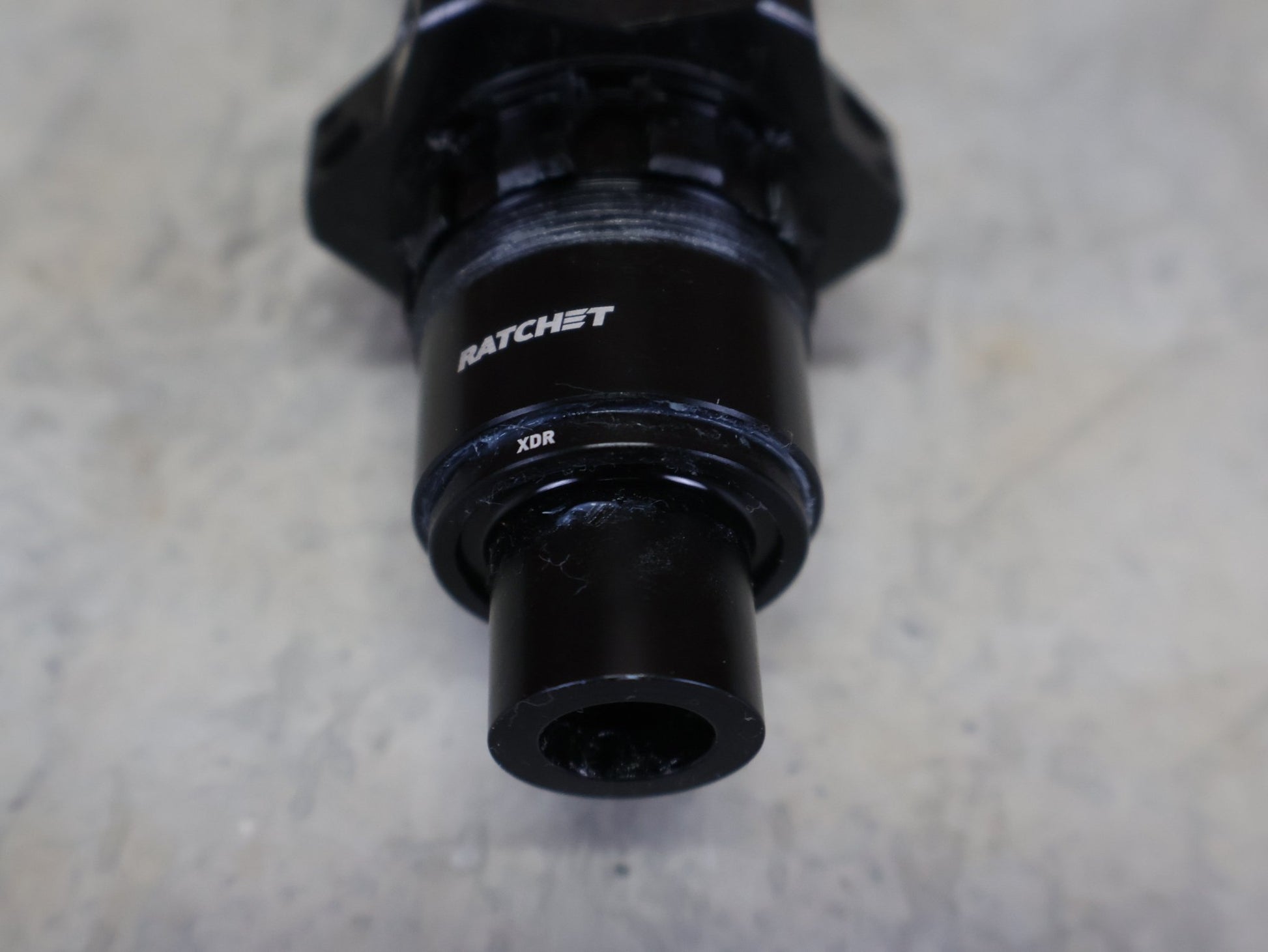 Zubehör von Bontrager, BONTRAGER PRO DT - 350 RENNRAD HINTERRADNABE 24 LOCH / 142MM vor USEDBIKES - OB.DE Hintergrund