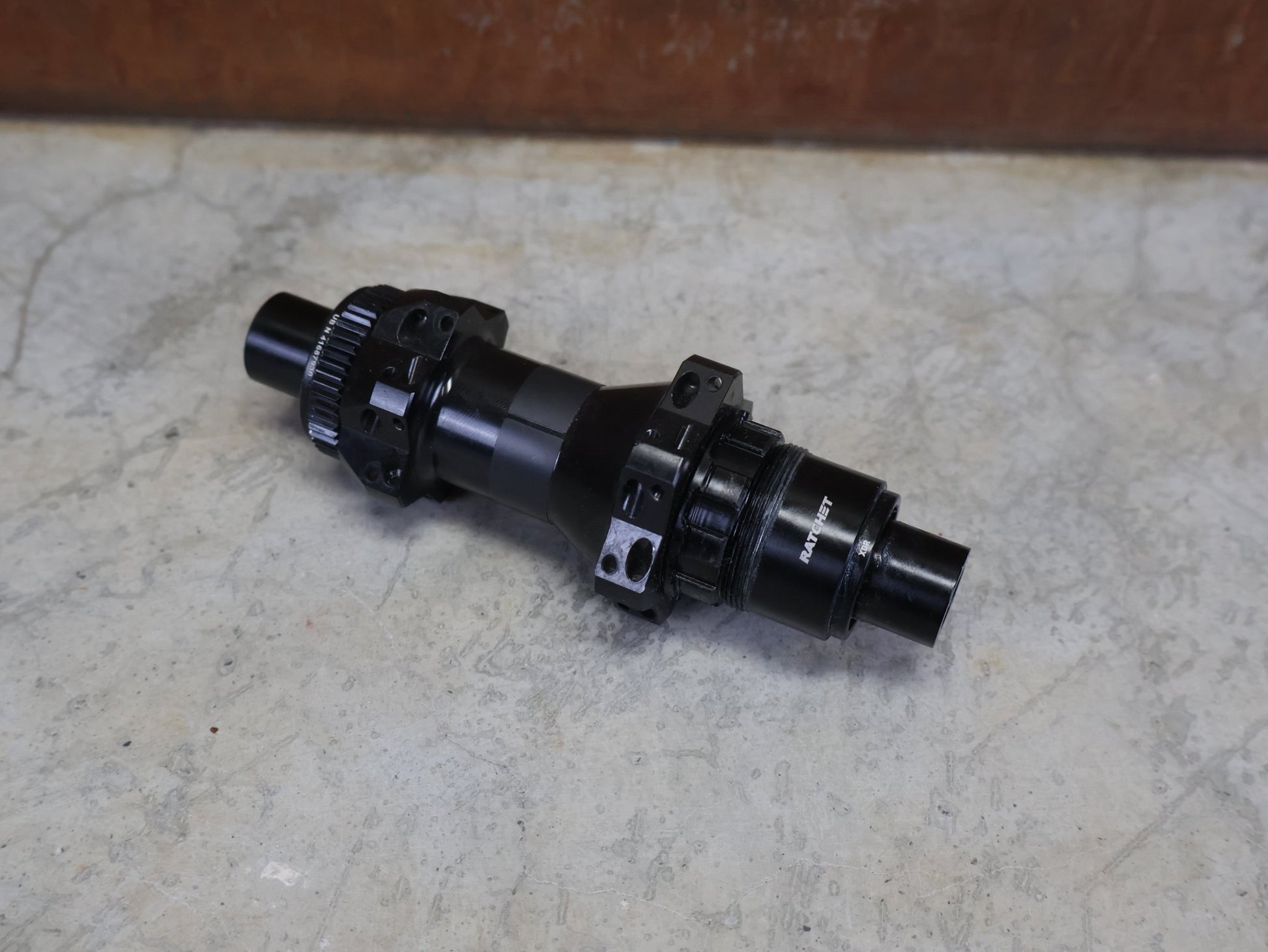 Zubehör von Bontrager, BONTRAGER PRO DT - 350 RENNRAD HINTERRADNABE 24 LOCH / 142MM vor USEDBIKES - OB.DE Hintergrund