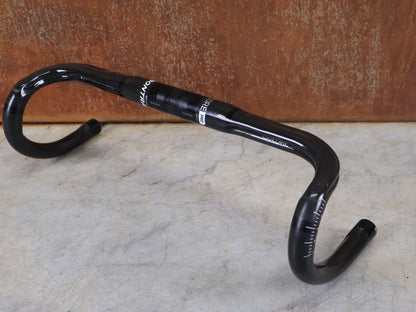 Lenker von Bontrager, BONTRAGER PRO ISOCORE VR - CF RENNRADLENKER – OCLV CARBON – 400 / 420 MM vor USEDBIKES - OB.DE Hintergrund