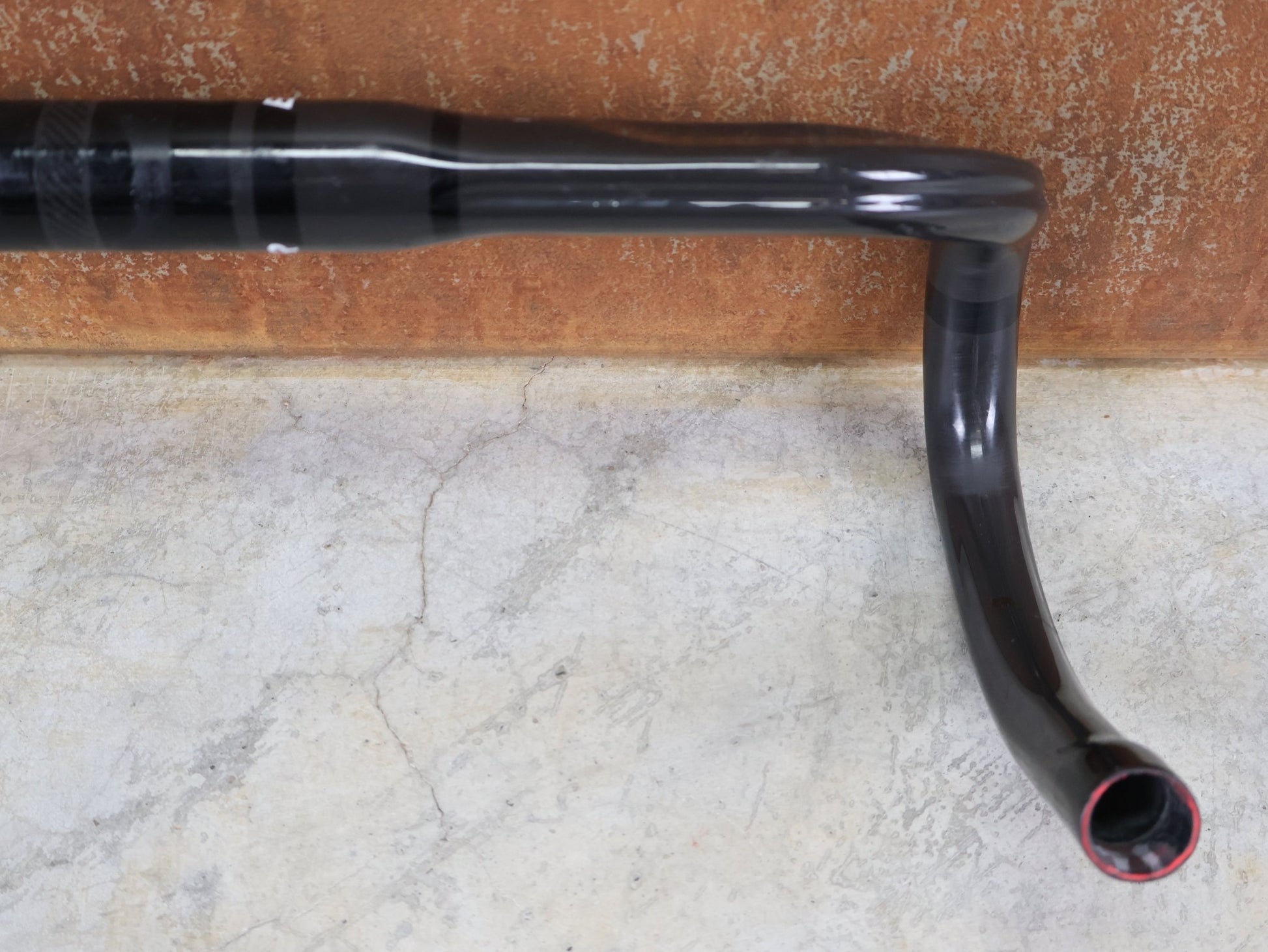 Lenker von Bontrager, BONTRAGER PRO ISOCORE VR - CF RENNRADLENKER – OCLV CARBON – 400 / 420 MM vor USEDBIKES - OB.DE Hintergrund