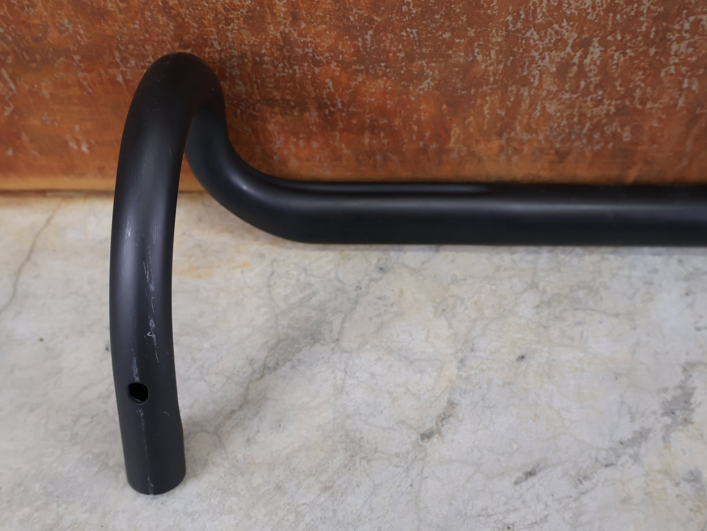 Lenker von Bontrager, BONTRAGER PRO ISOCORE VR - CF RENNRADLENKER – OCLV CARBON – 420 / 440 MM vor USEDBIKES - OB.DE Hintergrund