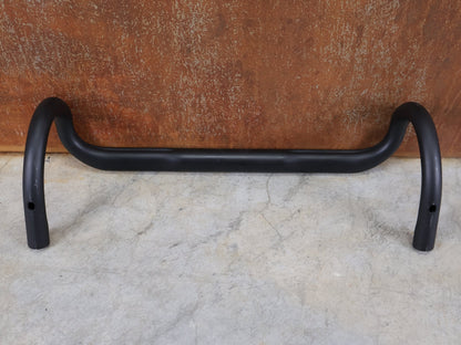 Lenker von Bontrager, BONTRAGER PRO ISOCORE VR - CF RENNRADLENKER – OCLV CARBON – 420 / 440 MM vor USEDBIKES - OB.DE Hintergrund