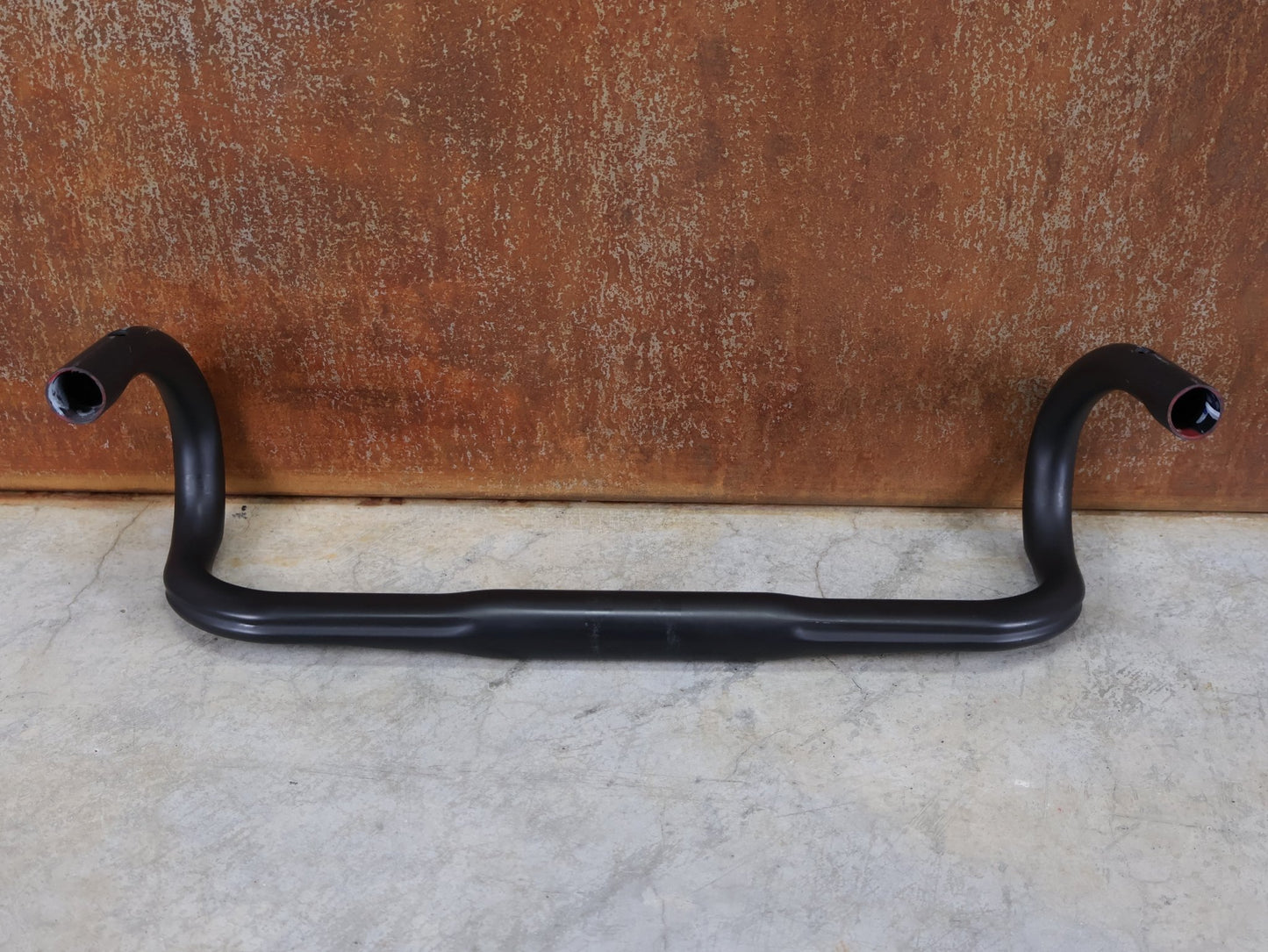 Lenker von Bontrager, BONTRAGER PRO ISOCORE VR - CF RENNRADLENKER – OCLV CARBON – 420 / 440 MM vor USEDBIKES - OB.DE Hintergrund