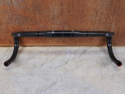 Lenker von Bontrager, BONTRAGER PRO ISOCORE VR - CF RENNRADLENKER – OCLV CARBON – 460 / 480 MM vor USEDBIKES - OB.DE Hintergrund