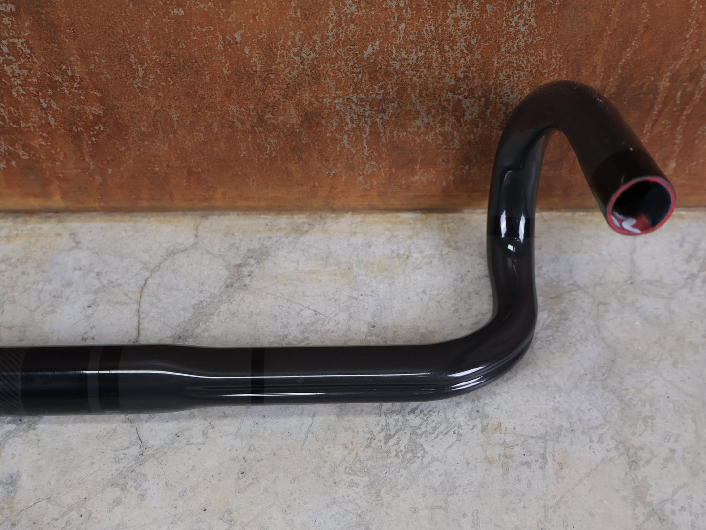 Lenker von Bontrager, BONTRAGER PRO ISOCORE VR - CF RENNRADLENKER – OCLV CARBON – 460 / 480 MM vor USEDBIKES - OB.DE Hintergrund