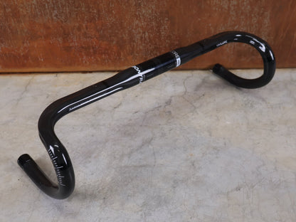 Lenker von Bontrager, BONTRAGER PRO ISOCORE VR - CF RENNRADLENKER – OCLV CARBON – 460 / 480 MM vor USEDBIKES - OB.DE Hintergrund