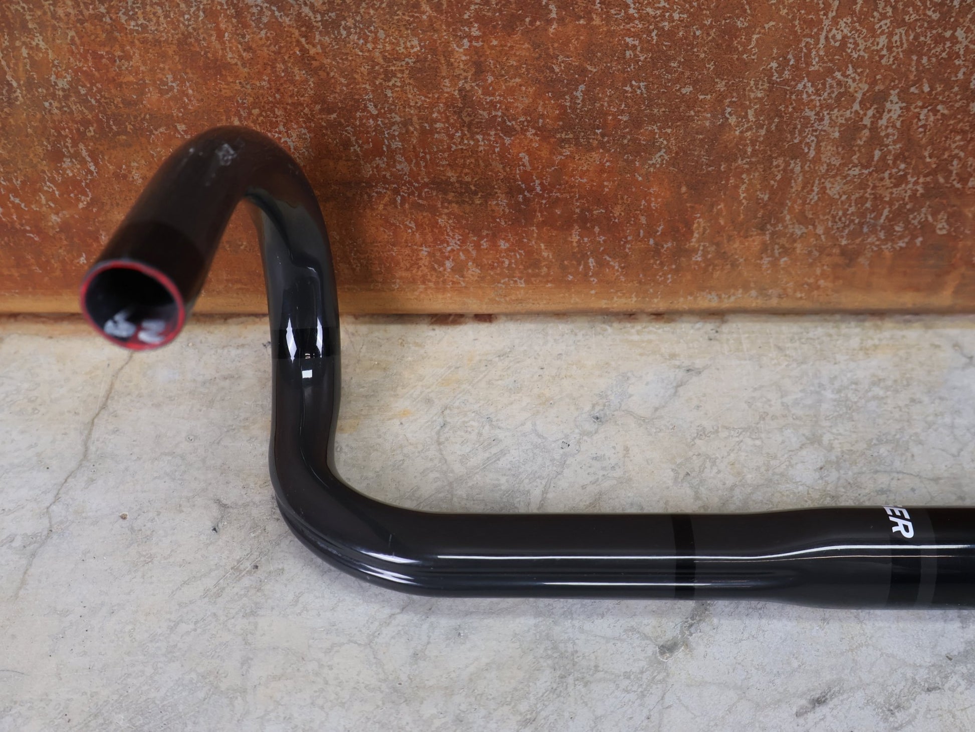 Lenker von Bontrager, BONTRAGER PRO ISOCORE VR - CF RENNRADLENKER – OCLV CARBON – 460 / 480 MM vor USEDBIKES - OB.DE Hintergrund