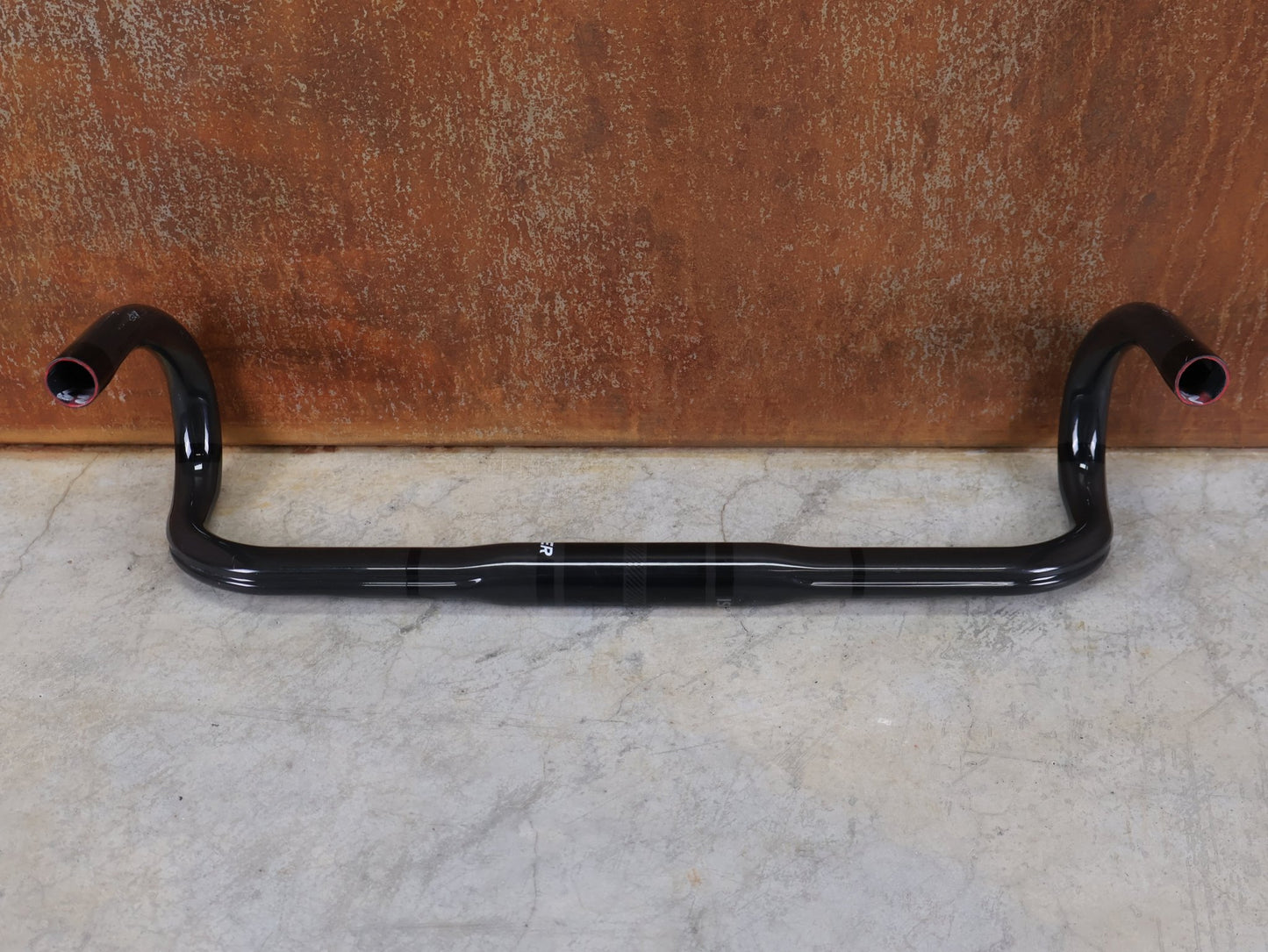 Lenker von Bontrager, BONTRAGER PRO ISOCORE VR - CF RENNRADLENKER – OCLV CARBON – 460 / 480 MM vor USEDBIKES - OB.DE Hintergrund