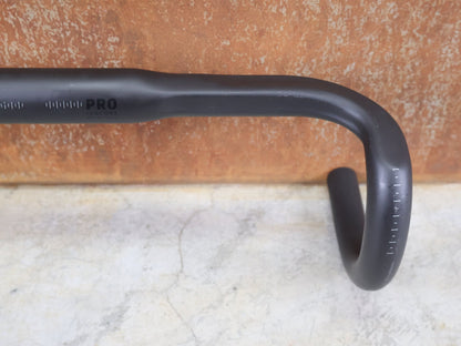 Lenker von Bontrager, BONTRAGER PRO ISOCORE VR - SF RENNRADLENKER – OCLV CARBON – 380 / 400 MM vor USEDBIKES - OB.DE Hintergrund