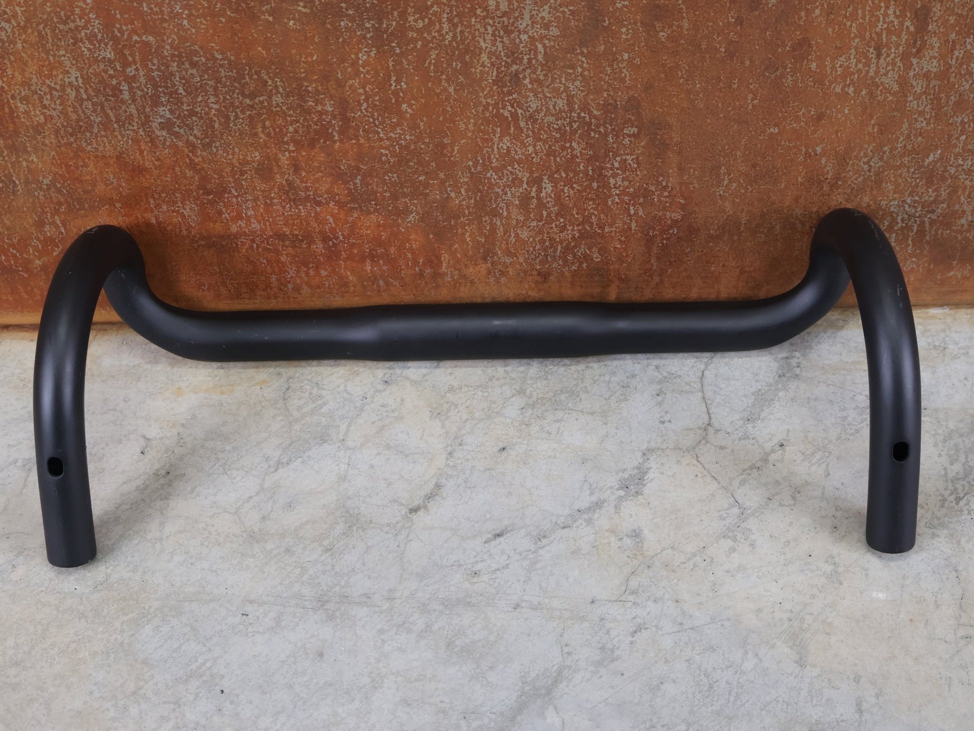 Lenker von Bontrager, BONTRAGER PRO ISOCORE VR - SF RENNRADLENKER – OCLV CARBON – 380 / 400 MM vor USEDBIKES - OB.DE Hintergrund