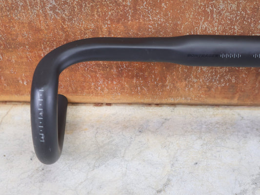 Lenker von Bontrager, BONTRAGER PRO ISOCORE VR - SF RENNRADLENKER – OCLV CARBON – 380 / 400 MM vor USEDBIKES - OB.DE Hintergrund