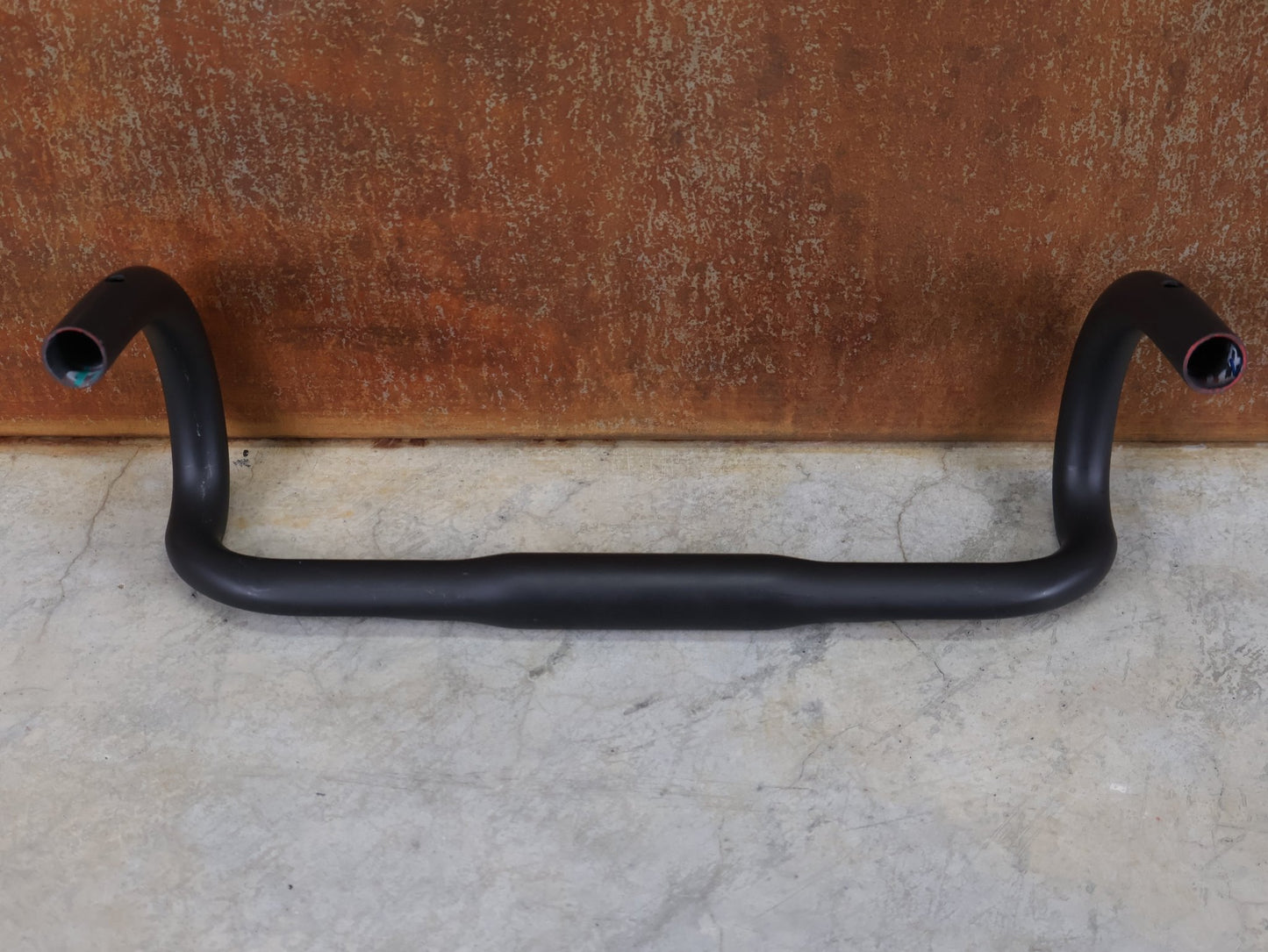 Lenker von Bontrager, BONTRAGER PRO ISOCORE VR - SF RENNRADLENKER – OCLV CARBON – 380 / 400 MM vor USEDBIKES - OB.DE Hintergrund