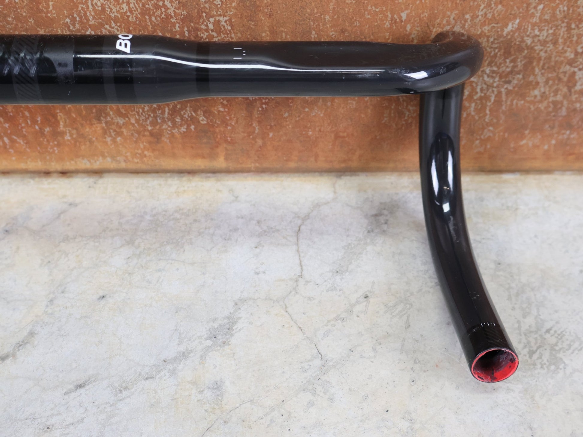 Lenker von Bontrager, BONTRAGER PRO ISOCORE VR - SF RENNRADLENKER – OCLV CARBON – 400 / 420 MM vor USEDBIKES - OB.DE Hintergrund