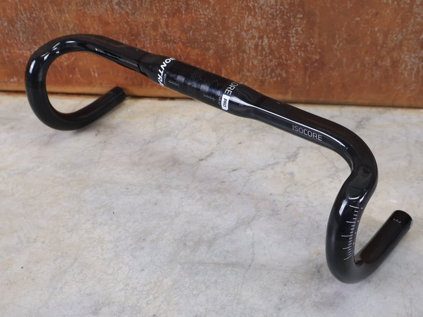 Lenker von Bontrager, BONTRAGER PRO ISOCORE VR - SF RENNRADLENKER – OCLV CARBON – 400 / 420 MM vor USEDBIKES - OB.DE Hintergrund