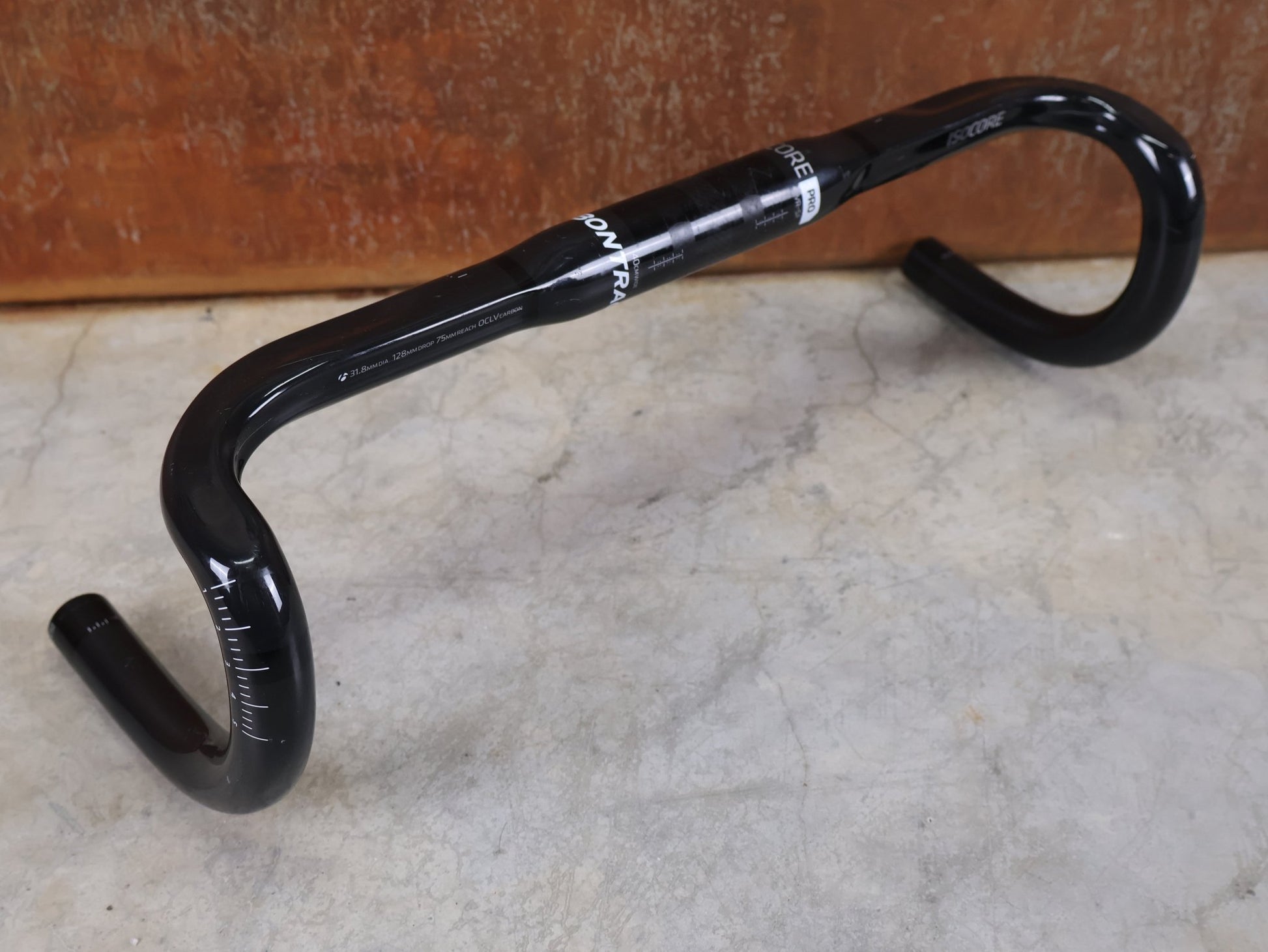 Lenker von Bontrager, BONTRAGER PRO ISOCORE VR - SF RENNRADLENKER – OCLV CARBON – 400 / 420 MM vor USEDBIKES - OB.DE Hintergrund