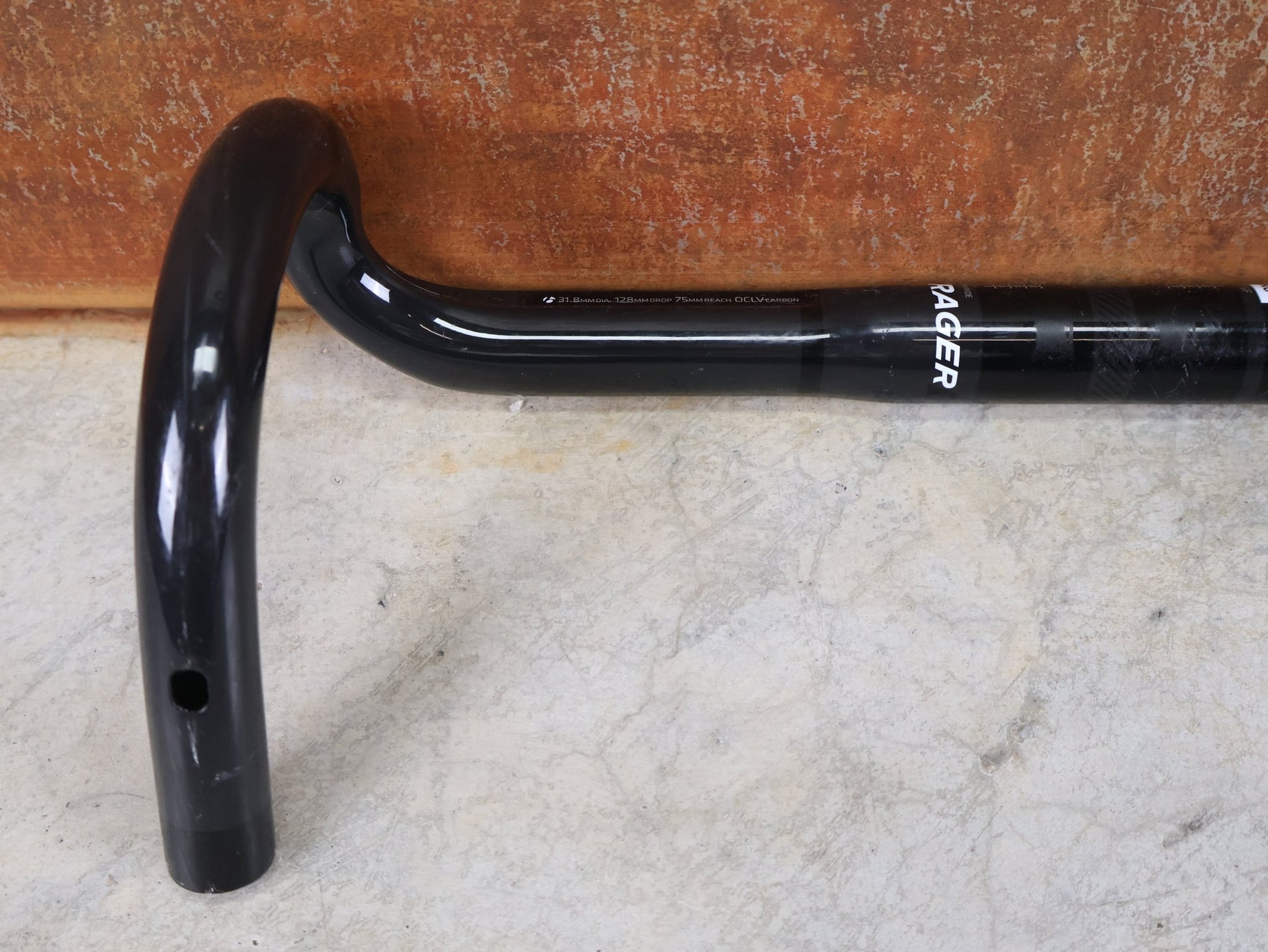 Lenker von Bontrager, BONTRAGER PRO ISOCORE VR - SF RENNRADLENKER – OCLV CARBON – 400 / 420 MM vor USEDBIKES - OB.DE Hintergrund