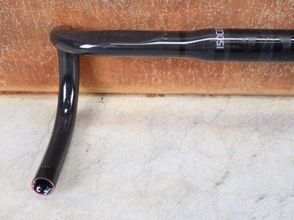 Lenker von Bontrager, BONTRAGER PRO ISOCORE VR - SF RENNRADLENKER – OCLV CARBON – 400 / 420 MM vor USEDBIKES - OB.DE Hintergrund