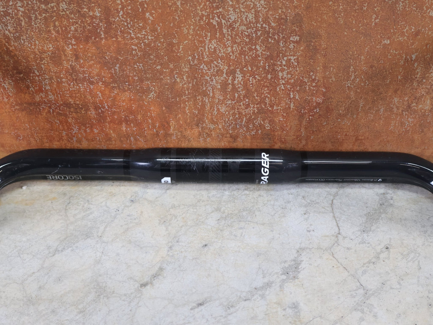 Lenker von Bontrager, BONTRAGER PRO ISOCORE VR - SF RENNRADLENKER – OCLV CARBON – 400 / 420 MM vor USEDBIKES - OB.DE Hintergrund