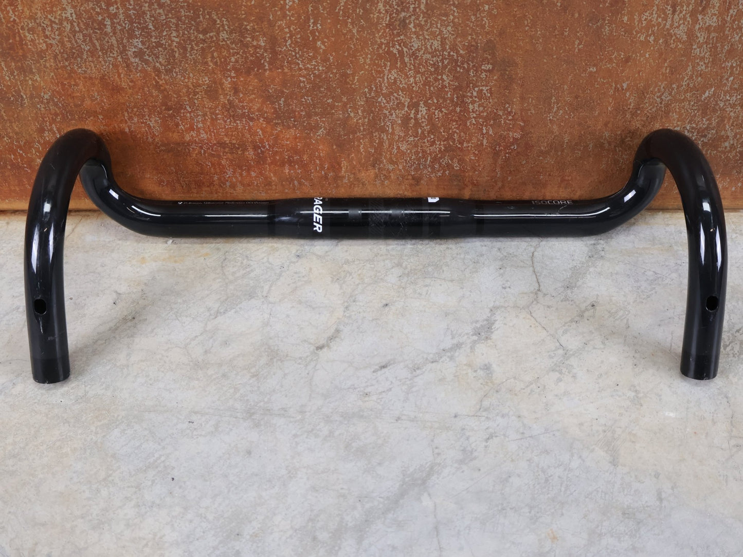 Lenker von Bontrager, BONTRAGER PRO ISOCORE VR - SF RENNRADLENKER – OCLV CARBON – 400 / 420 MM vor USEDBIKES - OB.DE Hintergrund