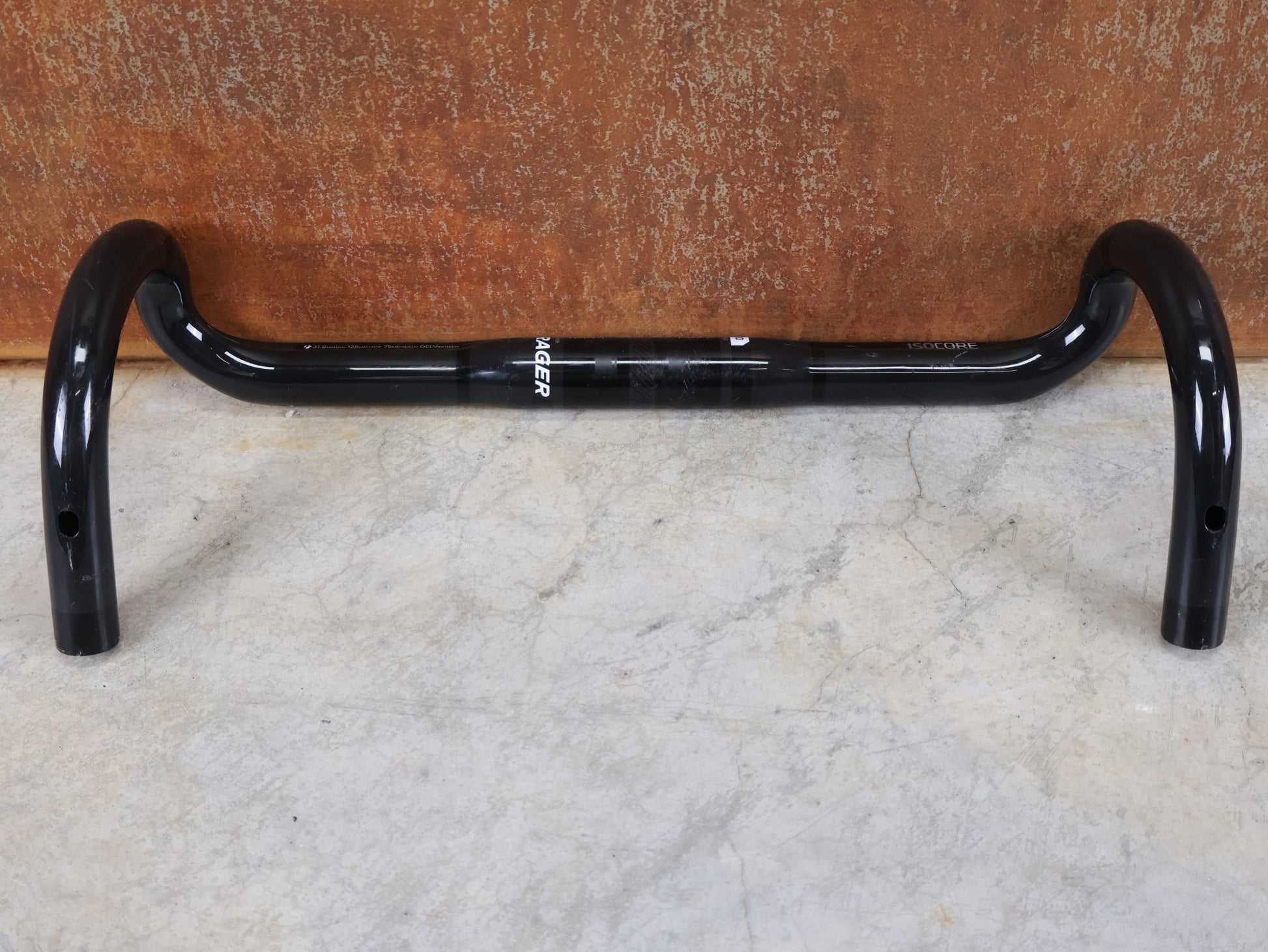 Lenker von Bontrager, BONTRAGER PRO ISOCORE VR - SF RENNRADLENKER – OCLV CARBON – 400 / 420 MM vor USEDBIKES - OB.DE Hintergrund